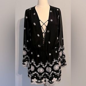 WAYF black and white embroidered chiffon romper size small.